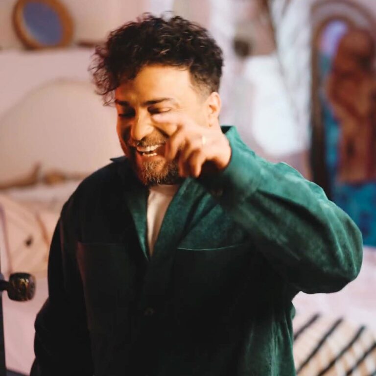 دانلود موزیک ویدئو حاضر جواب و میریم جنوب از بابک جهانبخش